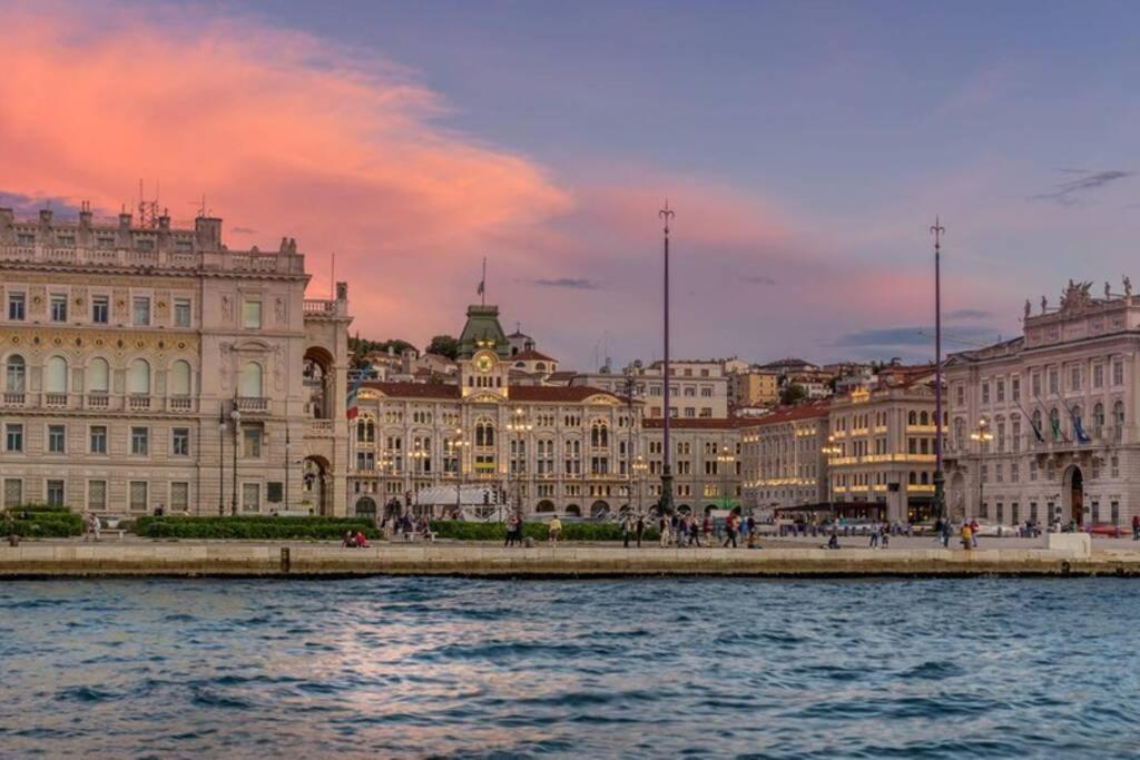 Luxury Stazione Centrale Elegante Loft Apartment Trieste Exterior photo